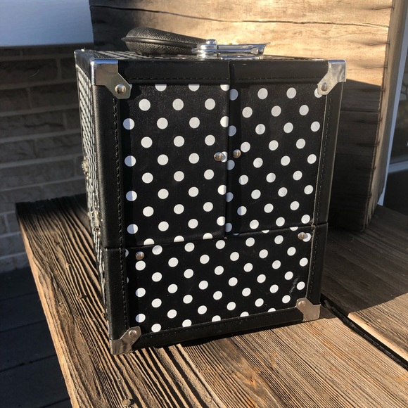 Caboodles Goddess 4 Tray Train Case - Picture 3 of 5